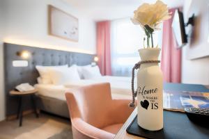 Postel nebo postele na pokoji v ubytování Home Hotel