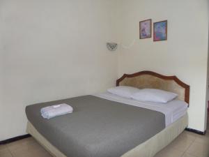 Postel nebo postele na pokoji v ubytování Armi Hotel Malang