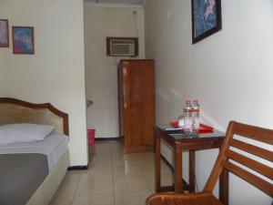 Postel nebo postele na pokoji v ubytování Armi Hotel Malang