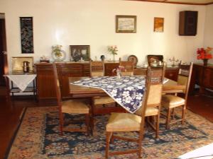 a dining room with a table and chairs at Hotel Victoria in Hanga Roa