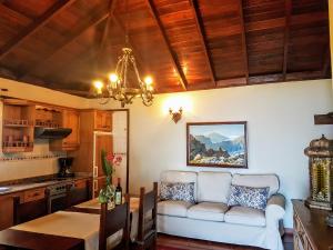 a living room with a couch and a table at Casas rurales LAS TIAS I in Tijarafe
