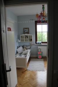 a small room with a bed and a window at Apartament Rodzinny in Kazimierz Dolny