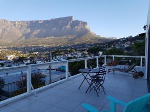Ein allgemeiner Bergblick oder ein Berglick von des Bed & Breakfasts aus