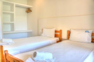 Postel nebo postele na pokoji v ubytování Hotel Benitses Arches