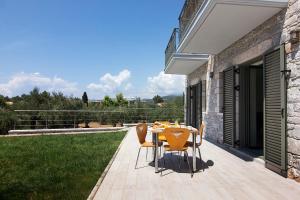 a patio with a table and chairs on it at Torri di pietra in Stoupa