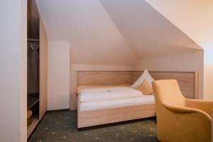 Postel nebo postele na pokoji v ubytování Hotel am Schloss