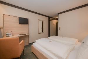 Postel nebo postele na pokoji v ubytování Hotel am Schloss