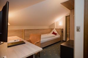 Postel nebo postele na pokoji v ubytování Hotel am Schloss