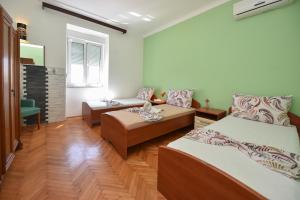 Postel nebo postele na pokoji v ubytování Apartments Smoky