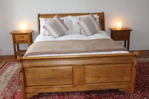 A bed or beds in a room at Bunlin Heights Self Catering Studio