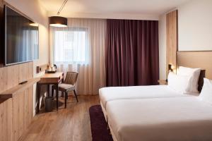 Postel nebo postele na pokoji v ubytování Hôtel Maison Turenne + 37 fotografií