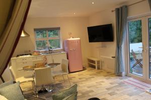 A television and/or entertainment centre at Bunlin Heights Self Catering Studio