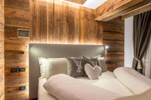 Postel nebo postele na pokoji v ubytování Alpstyle Hotel Albolina Wellness & Beauty