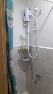 Bilik mandi di The Treehouse B @ Trees Residences