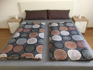 Postel nebo postele na pokoji v ubytování BodenSEE Apartment Allensbach FEWO 2