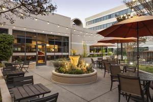 מסעדה או מקום אחר לאכול בו ב-Radisson Hotel Sunnyvale - Silicon Valley