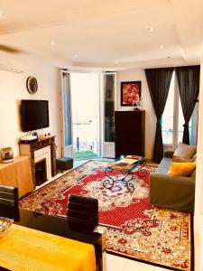 a living room with a large rug on the floor at Apartment 3 Pieces in Cannes