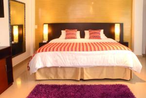 En eller flere senger på et rom på Hotel Tangara Pereira