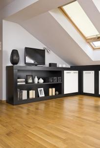 a living room with a flat screen tv on a shelf at Apartament Senatorski in Kazimierz Dolny
