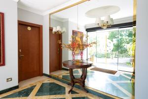 Bazén v ubytování Cervara Park Hotel nebo v jeho okolí