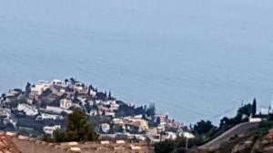 Fotografia z galérie ubytovania Excelente habitación en bonita y tranquila casa en Benalmadena pueblo v destinácii Benalmádena