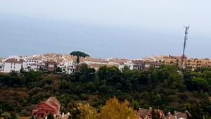Fotografia z galérie ubytovania Excelente habitación en bonita y tranquila casa en Benalmadena pueblo v destinácii Benalmádena