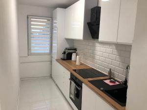 Kuchnia lub aneks kuchenny w obiekcie Apartament Przy Skarpie