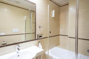 Koupelna v ubytování Cervara Park Hotel