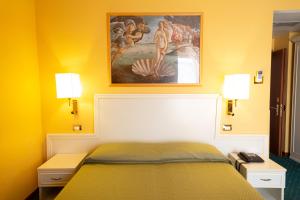 Postel nebo postele na pokoji v ubytování Cervara Park Hotel