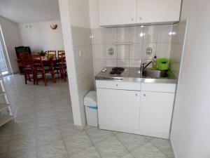 Küche/Küchenzeile in der Unterkunft Apartments Branko Nin