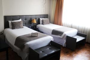 Voodi või voodid majutusasutuse Embassy Quito toas