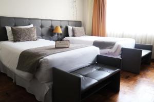 Voodi või voodid majutusasutuse Embassy Quito toas