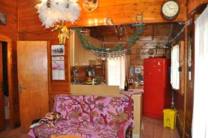 a living room with a couch and a red refrigerator at Etna Baite Milo in Milo