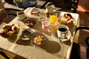 Opciones de desayuno para los huéspedes de Sun-Shine Hotel