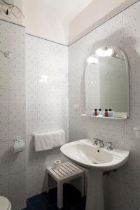 Hotel Fortezza tesisinde bir banyo