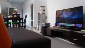 TV a/nebo společenská místnost v ubytování Donata House