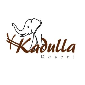 ein Elefant steht auf einem Ast mit der Inschrift kalaurska resort in der Unterkunft Kadulla Resort in Habarana