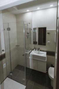 Phòng tắm tại Central Plaza Apartments