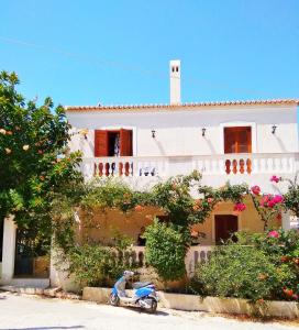 Gallery image of Kasteli House in Spetses