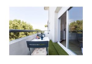 a balcony with a table and a chair on it at Studio Diane Cugnaux Toulouse St Simon proche Thales, Airbus & Basso Cambo in Toulouse