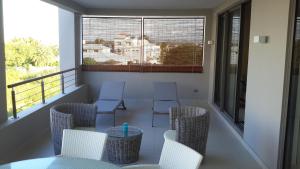 Element Bay Lux Beach Apartment的休息区