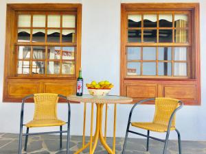 a table with two chairs and a bowl of fruit on it at Casa Manuela 2 in Fuencaliente de la Palma