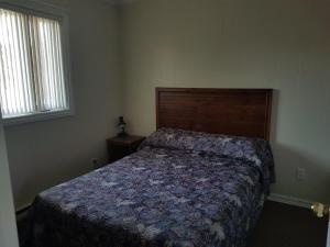 Cama o camas de una habitación en Motel & Chalets Baie de Gaspé