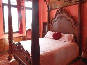 Postel nebo postele na pokoji v ubytování Donggang Town B&B