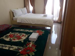 Кровать или кровати в номере Toraja Lodge Hotel