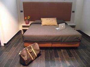Posteľ alebo postele v izbe v ubytovaní Borgo Pio Suites Inn