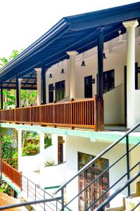 Un balcon sau o terasă la Hiru Resort Inn Unawatuna
