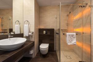 Koupelna v ubytování Hotel Różany Gaj - Destigo Hotels