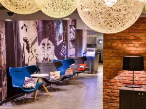 a living room filled with furniture and a fire place at ibis London City - Shoreditch in London