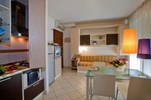 A kitchen or kitchenette at Residence Il Tulipano